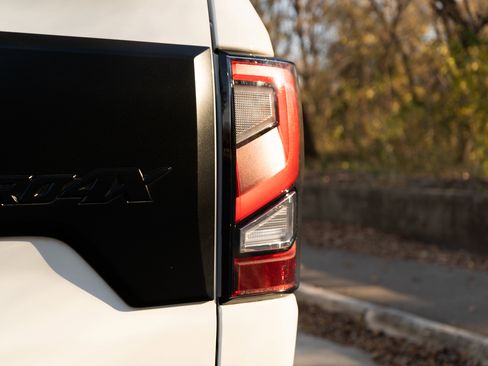 Used 2023 Nissan Titan PRO-4X w/ Pro-4x Convenience Package image 13