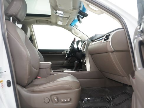 Used 2018 Lexus GX 460 Premium w/ Premium Package image 11