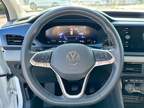 Used 2024 Volkswagen Taos SE image 17