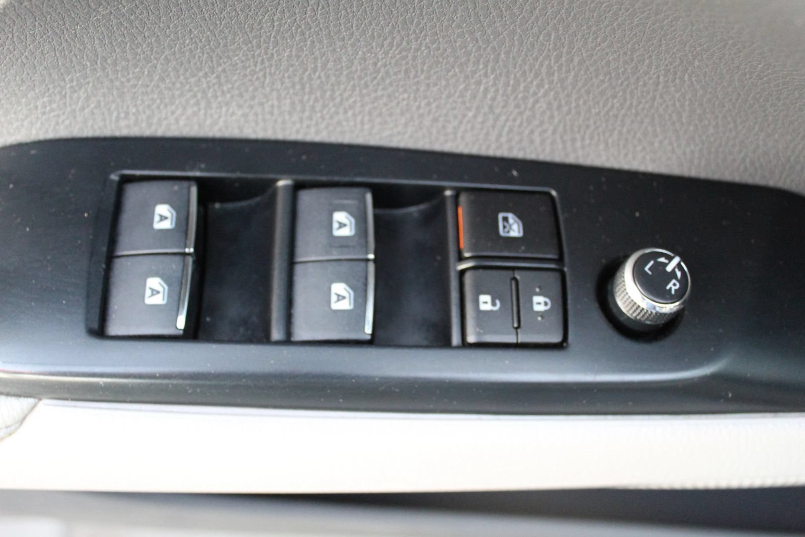 Used 2018 Toyota Camry XSE w/ Accessory Appearance Package FWD image 29