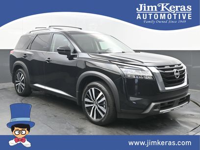 Used 2024 Nissan Pathfinder Platinum w/ Cargo Package
