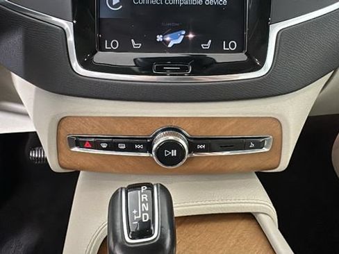 Used 2021 Volvo XC90 T6 Momentum AWD/4WD image 22