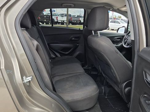 Used 2021 Chevrolet Trax LS w/ Tint and Cruise Package FWD image 17