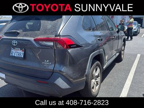 Used 2019 Toyota RAV4 LE AWD/4WD image 2