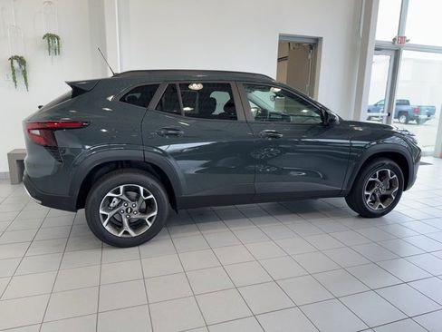 New 2025 Chevrolet Trax LT w/ Driver Confidence Package image 31