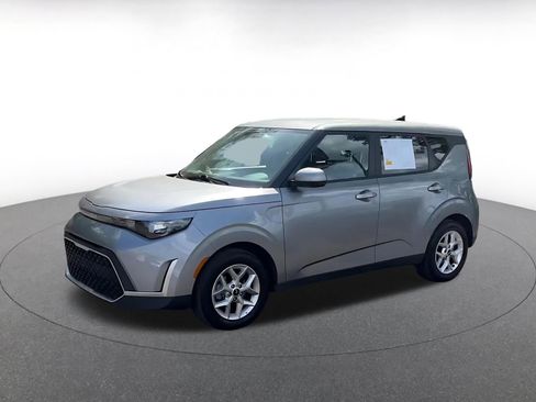 Used 2025 Kia Soul LX w/ LX Technology Package image 8