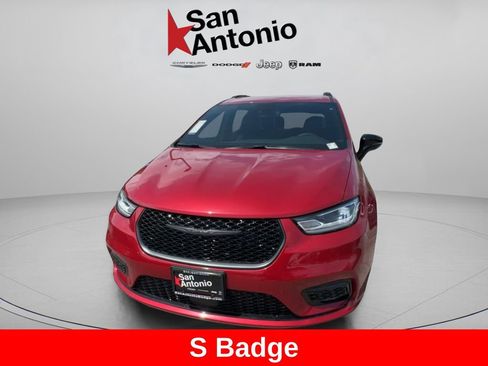 New 2026 Chrysler Pacifica Select w/ S Appearance Package FWD image 8