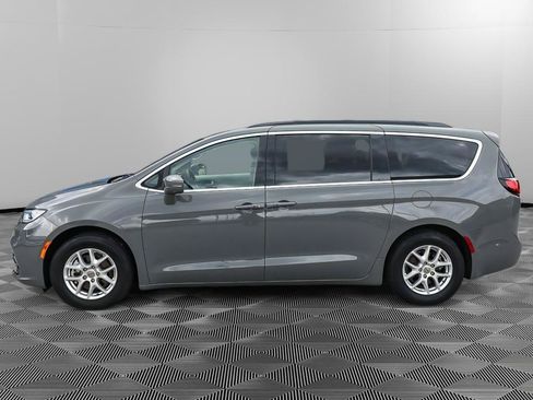 Used 2022 Chrysler Pacifica Touring-L FWD image 3