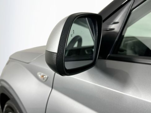 Used 2025 Hyundai Venue SEL image 16