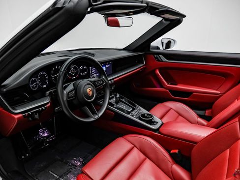 Used 2021 Porsche 911 Carrera 4 image 37