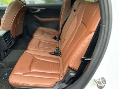 Used 2020 Audi Q7 3.0T Premium w/ Convenience Package AWD/4WD image 22