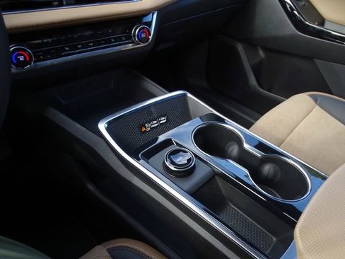 Used 2025 Chevrolet Equinox ACTIV w/ Safety and Technology Package image 35