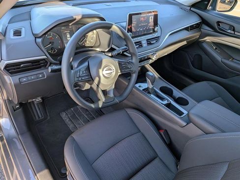 Certified 2025 Nissan Altima 2.5 S FWD image 10