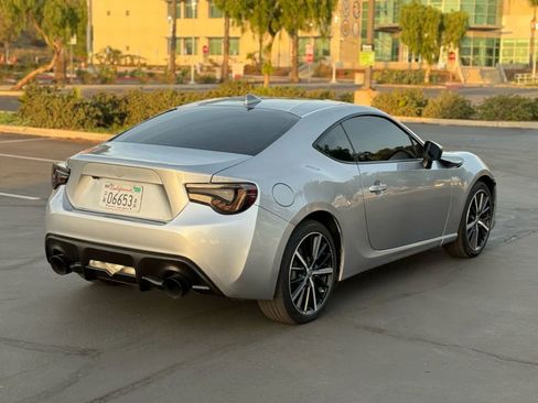 Used 2018 Toyota 86 image 5