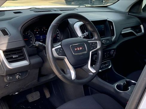 Used 2022 GMC Terrain SLE w/ Elevation Edition image 15