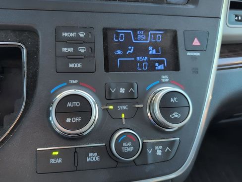 Used 2017 Toyota Sienna L image 26