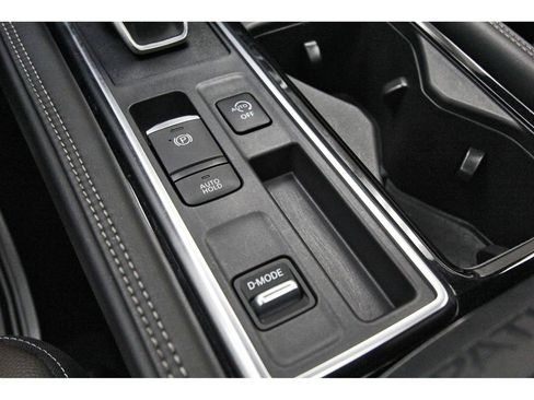Used 2024 Nissan Pathfinder Platinum FWD image 23