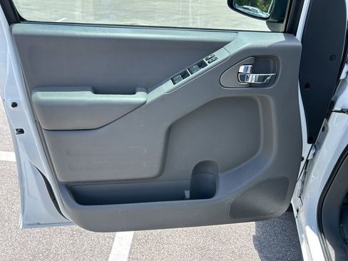 Used 2017 Nissan Frontier 2WD Crew Cab image 17
