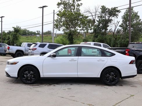 New 2025 Honda Accord SE image 4