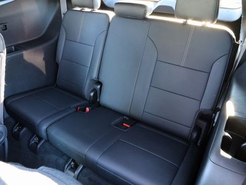 Used 2024 GMC Acadia Elevation image 9