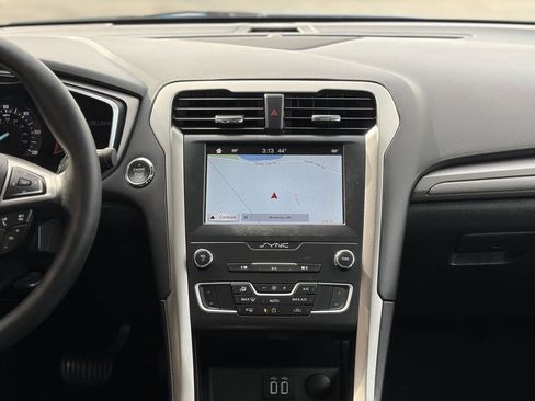 Used 2019 Ford Fusion SE FWD image 22