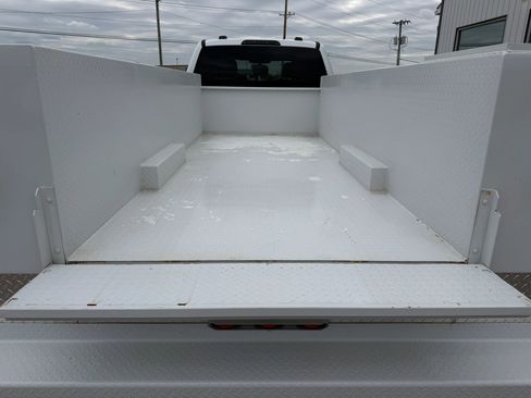 Used 2024 Ford F550 4x4 Crew Cab Super Duty w/ XLT Value Package image 7