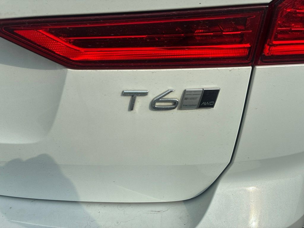 Used 2018 Volvo XC60 T6 Inscription w/ Convenience Package AWD/4WD image 4
