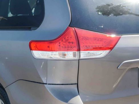 Used 2012 Toyota Sienna LE w/ Towing Pkg FWD image 7