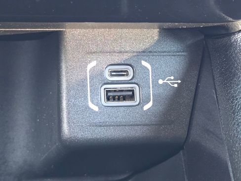 Used 2025 Jeep Compass Latitude image 25