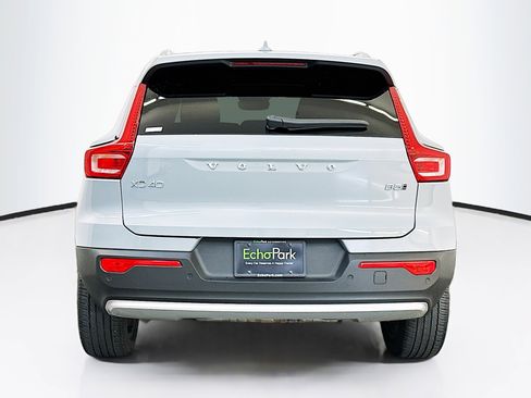 Used 2024 Volvo XC40 B5 Plus image 7