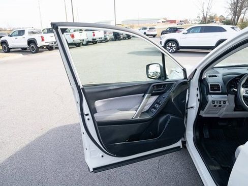 Used 2018 Subaru Forester 2.5i Premium image 11