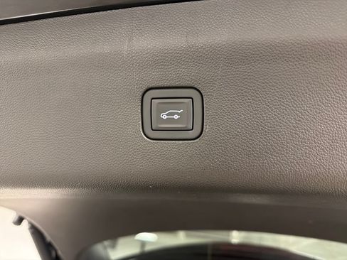 Used 2023 Buick Enclave Avenir w/ Avenir Technology Package AWD/4WD image 19