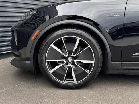 New 2026 Porsche Macan 4 Electric image 11