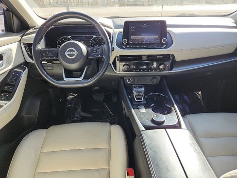 Used 2022 Nissan Rogue SV w/ SV Premium Package image 10