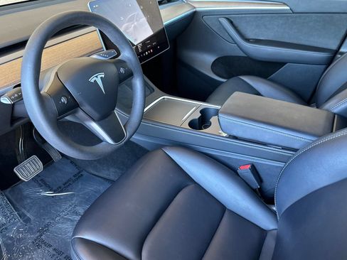 Used 2024 Tesla Model Y Long Range AWD/4WD image 10