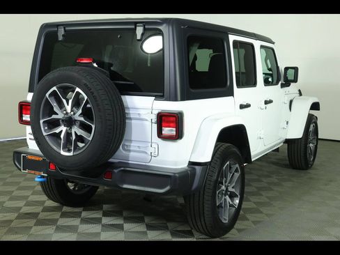 Used 2024 Jeep Wrangler Unlimited AWD/4WD image 14