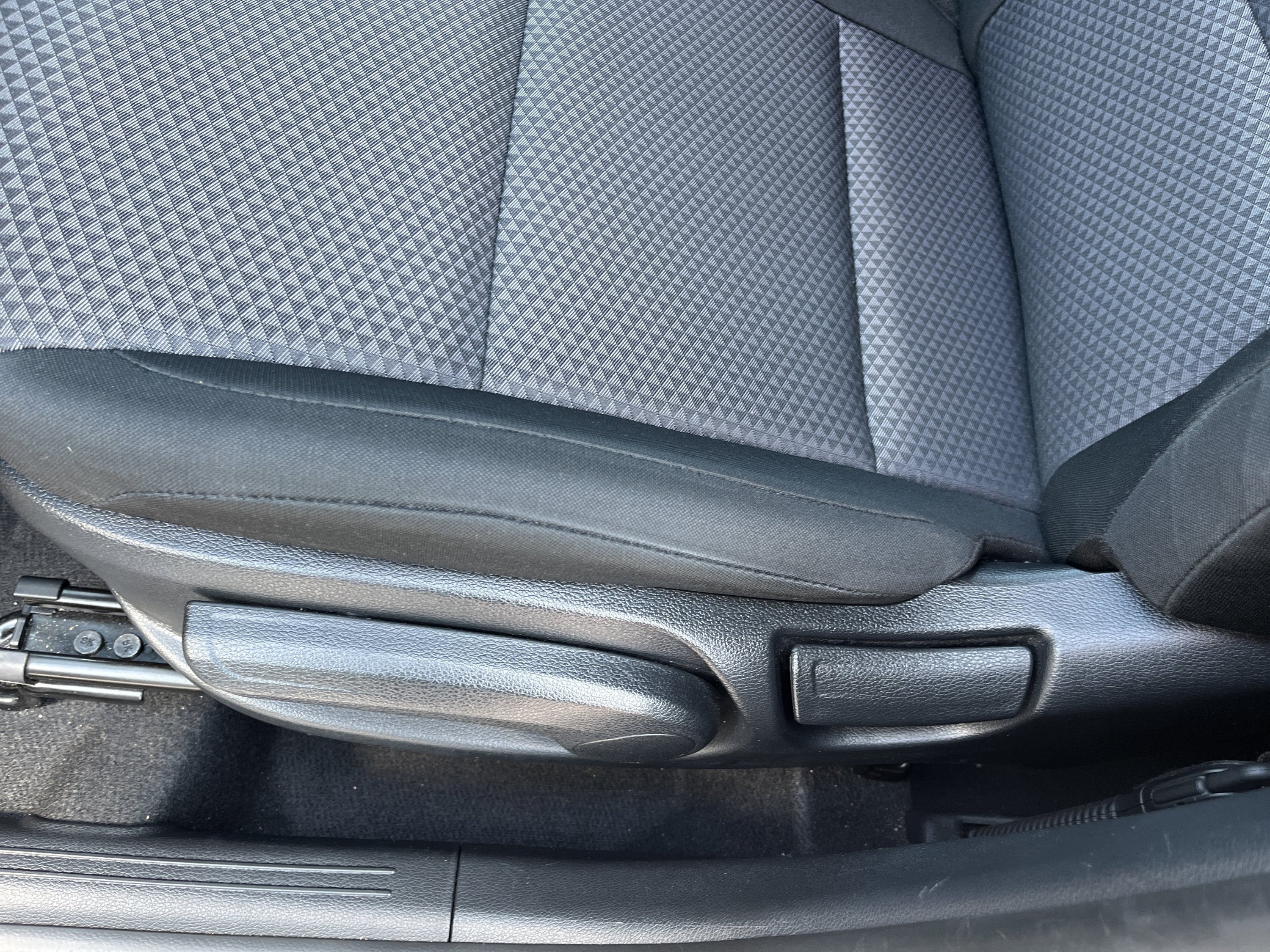 Used 2025 Kia Soul LX w/ LX Technology Package FWD image 16