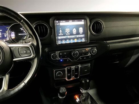 Used 2022 Jeep Wrangler Unlimited Sahara image 9