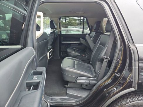 Used 2023 Ford Expedition XLT image 14