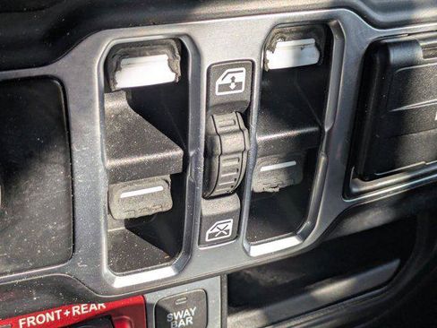 Certified 2019 Jeep Wrangler Unlimited Rubicon w/ Steel Bumper Group image 19