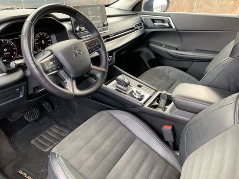 Used 2023 Mitsubishi Outlander SE image 11