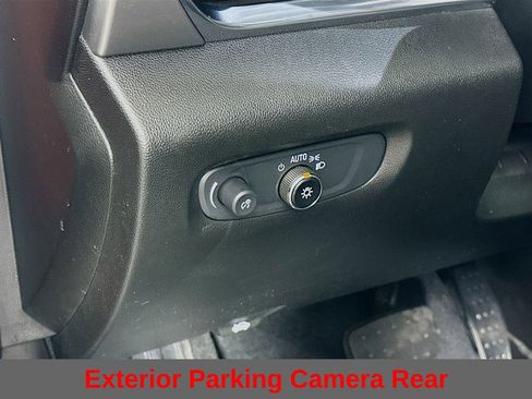 Used 2023 Chevrolet Traverse LT image 16