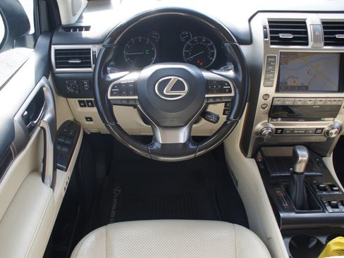 Used 2021 Lexus GX 460 Luxury w/ Sport Design Package AWD/4WD image 5