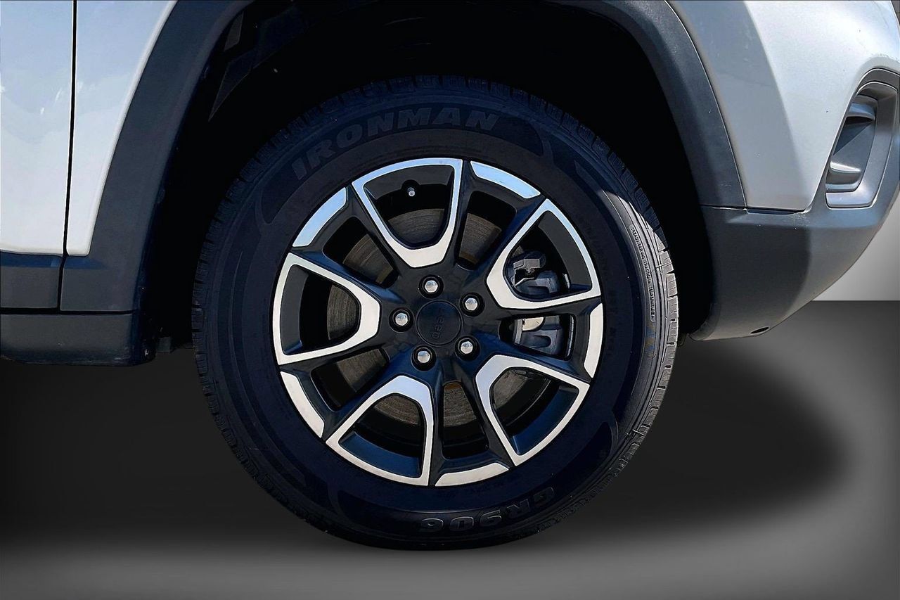 Certified 2024 Jeep Compass Trailhawk AWD/4WD image 33