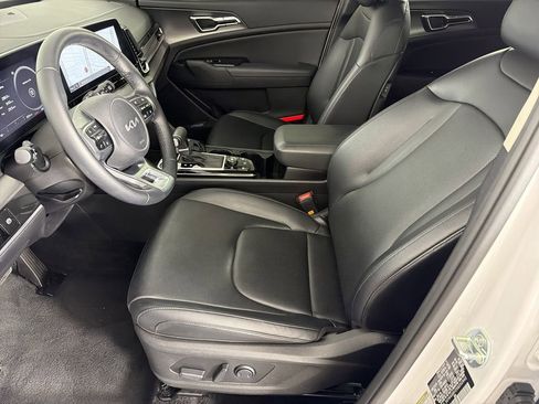 Used 2025 Kia Sportage SX image 7