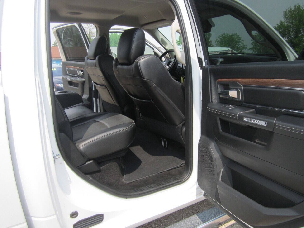 Used 2017 RAM 2500 Laramie w/ Convenience Group AWD/4WD image 11