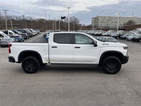 Used 2023 Chevrolet Silverado 1500 ZR2 w/ Technology Package image 7