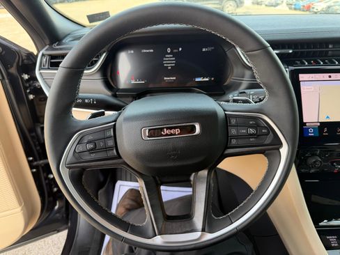Used 2024 Jeep Grand Cherokee Limited image 18