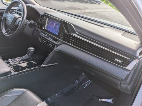 Used 2025 Toyota Camry SE FWD image 6