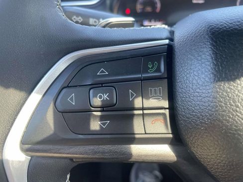 Used 2023 Jeep Grand Cherokee Limited AWD/4WD image 18